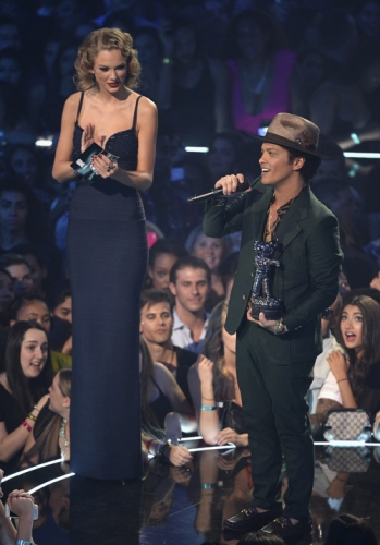 Bruno-Mars-Expects-His-MTV-Award-From-Ta